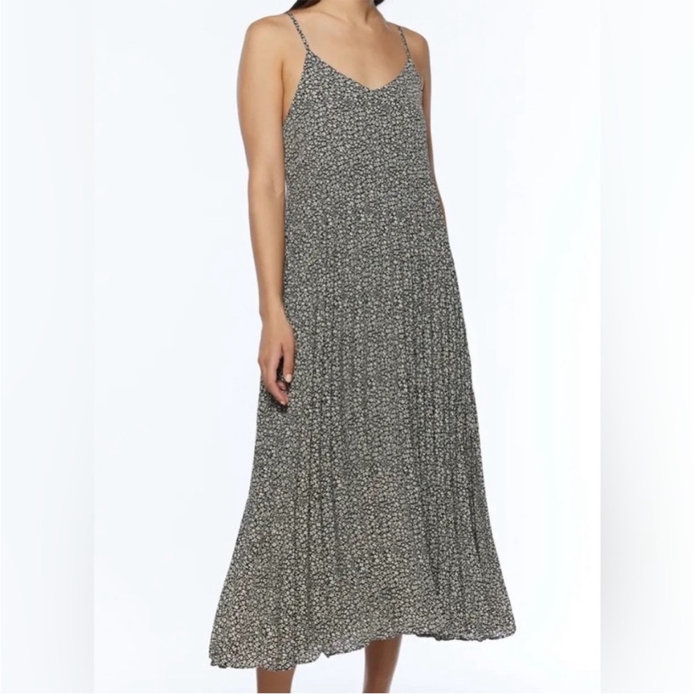 OAK & FORT Blue & White Flower Pleated Dress